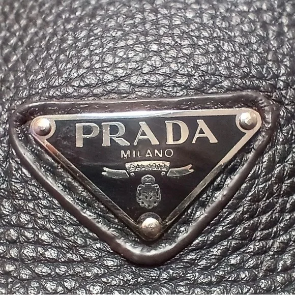 Prada Black Shoulder Bag with Silver Hardware Vitello Daino side pockets - Picture 8 of 8
